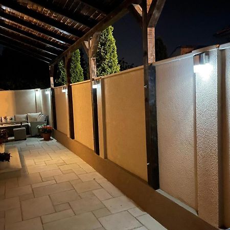 Central House Villa Oradea Luaran gambar