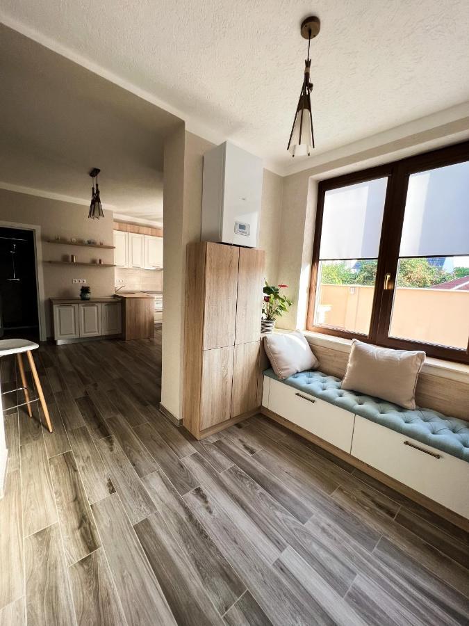 Central House Villa Oradea Luaran gambar