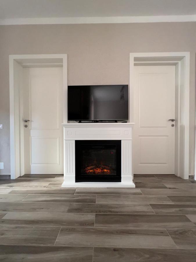 Central House Villa Oradea Luaran gambar