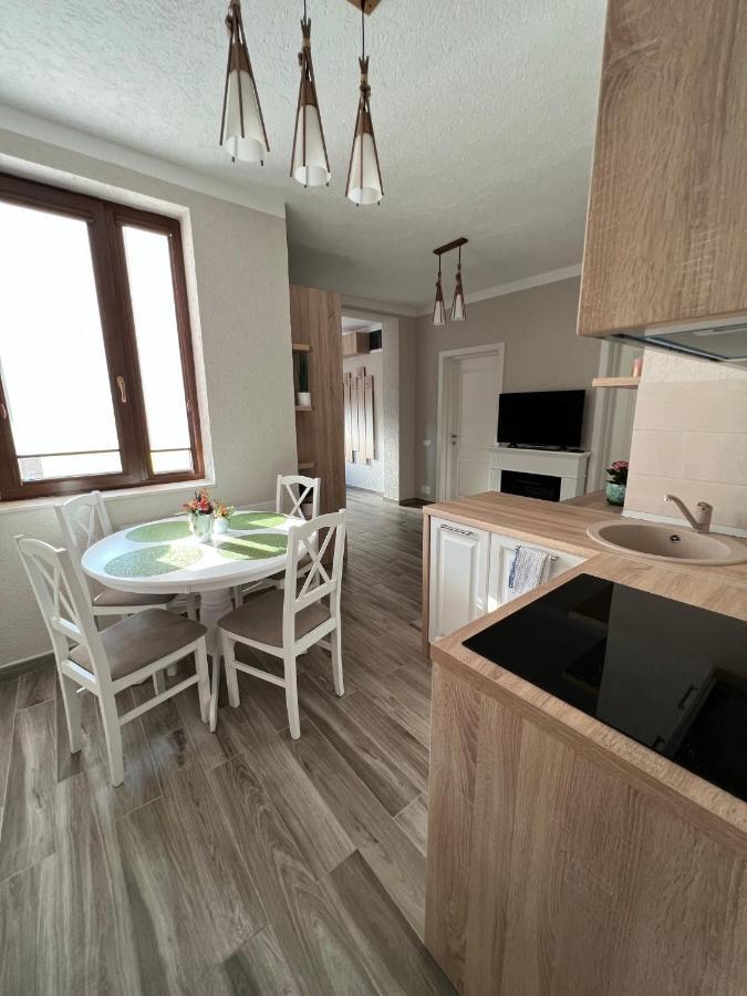 Central House Villa Oradea Luaran gambar