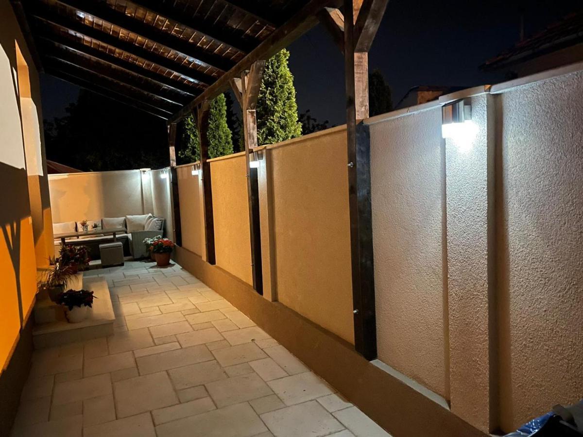Central House Villa Oradea Luaran gambar