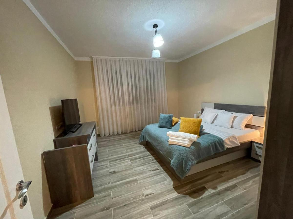 Central House Villa Oradea Luaran gambar