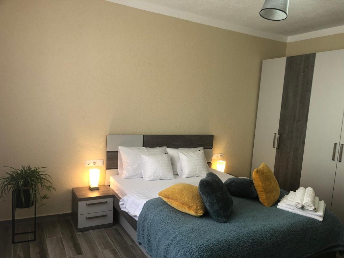 Central House Villa Oradea Luaran gambar