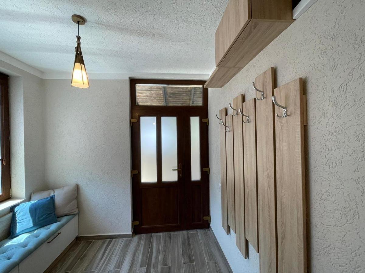 Central House Villa Oradea Luaran gambar